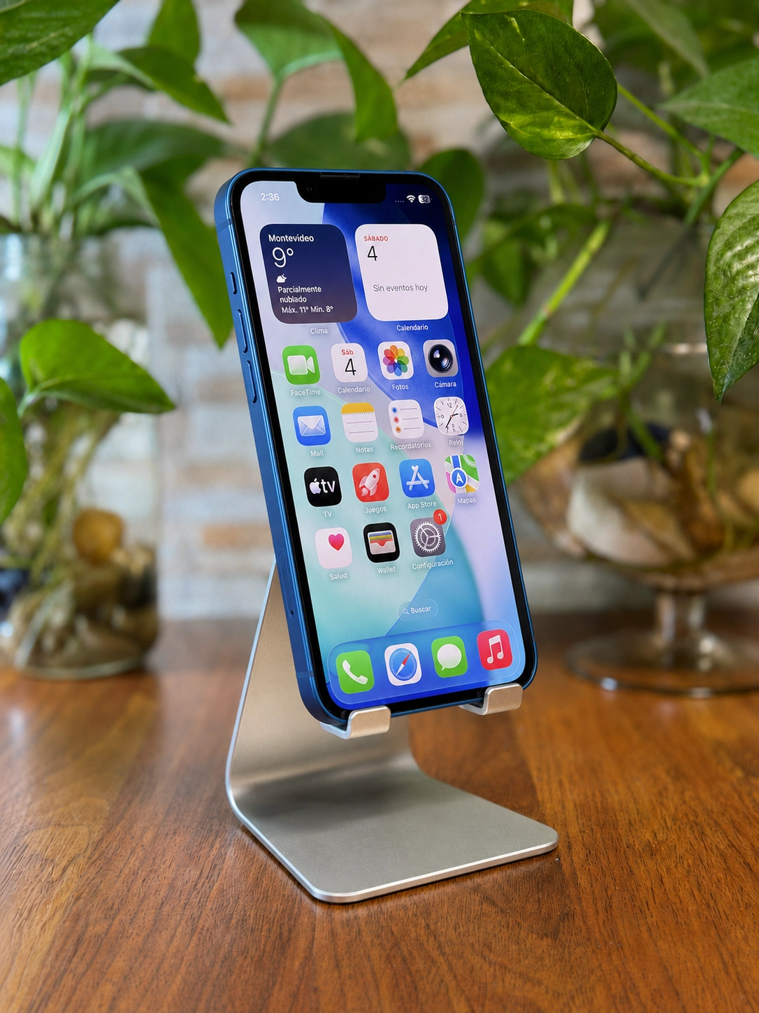 iPhone 13 de 256gb color azul claro, vista 4