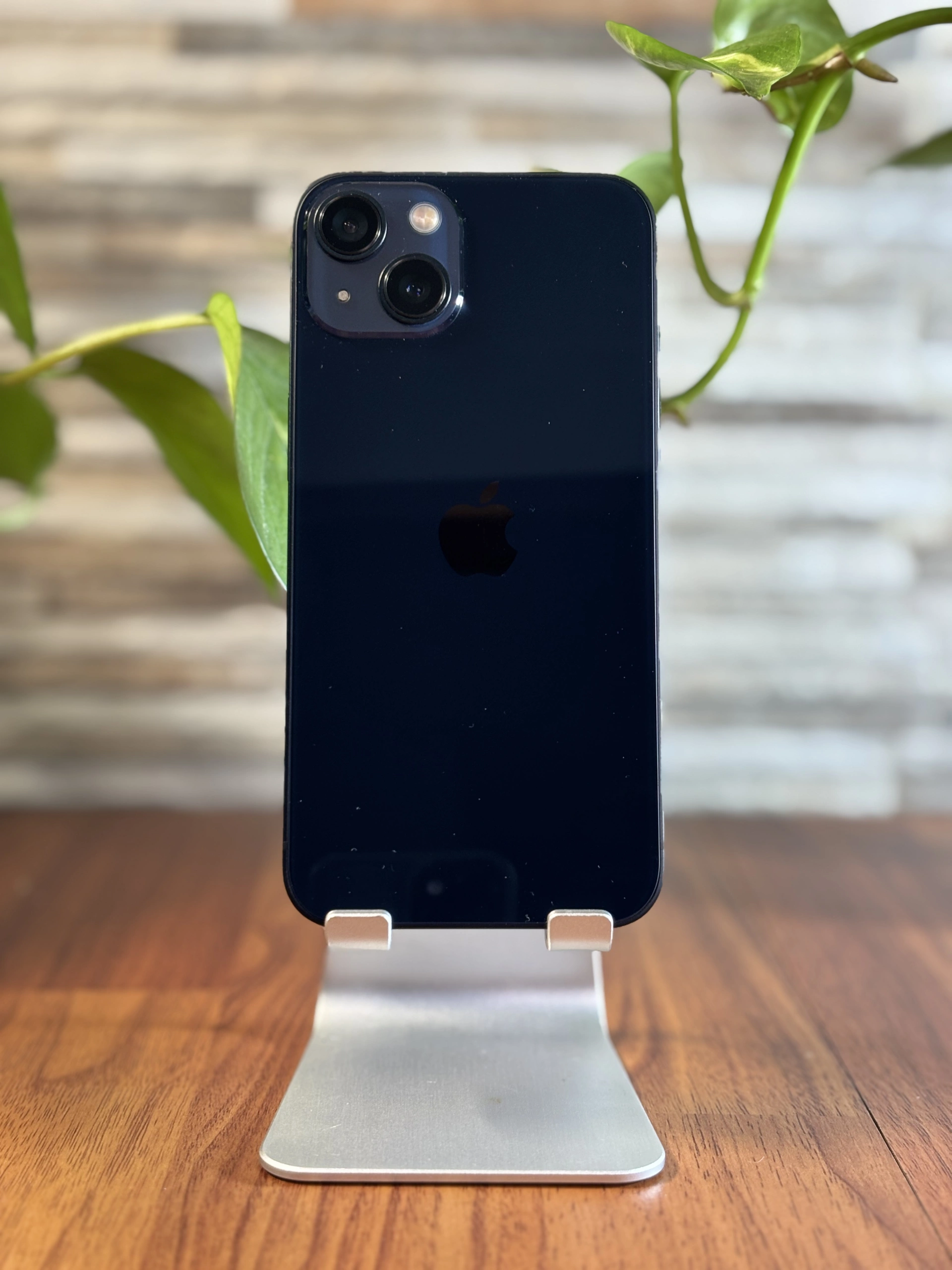 iPhone 13 de 128gb color azul marino, vista 2